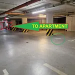 Terrace Centrum - Cozy Terrace, Free Parking, Netflix - Rail Station 850m شقة فروتسواف