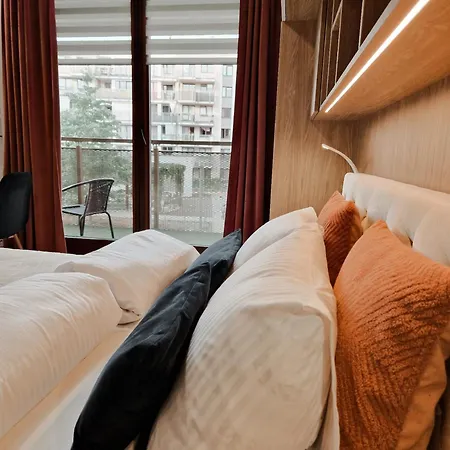 Terrace Centrum - Cozy Terrace, Free Parking, Netflix - Rail Station 850m شقة