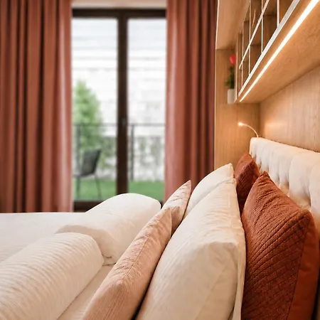Terrace Centrum - Cozy Terrace, Free Parking, Netflix - Rail Station 850m Apartment