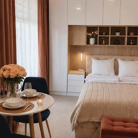 Terrace Centrum - Cozy Terrace, Free Parking, Netflix - Rail Station 850m Apartment *