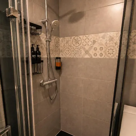 Terrace Centrum - Cozy Terrace, Free Parking, Netflix - Rail Station 850m Apartment *